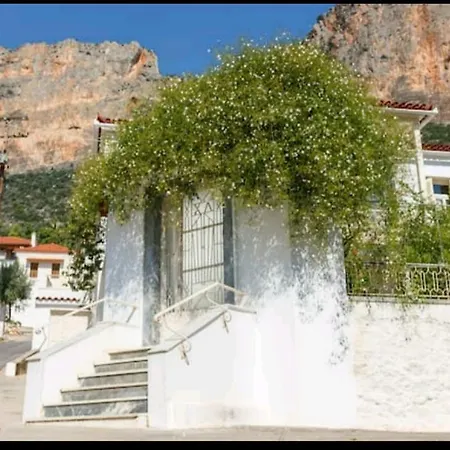 Traditional House Λεωνίδιο