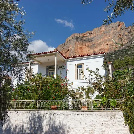 Traditional House Λεωνίδιο